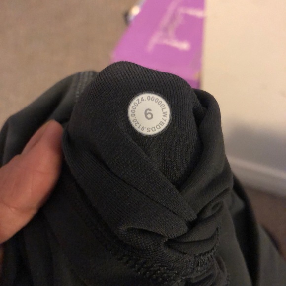 Just trying to show a customer the inner tag - Picture 1 of 1